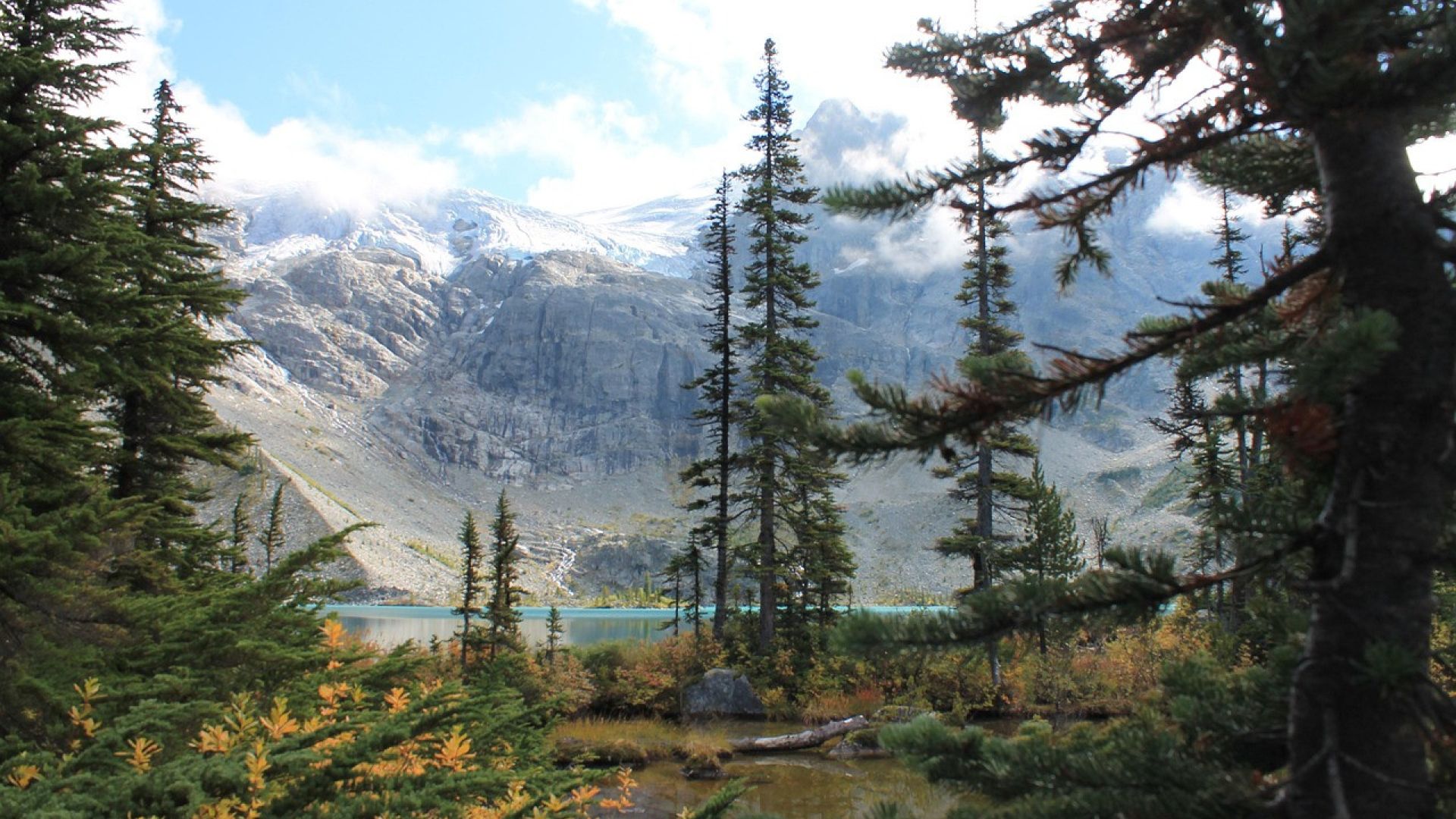Galerija Rudens maģija Kanādā, no Niagāras miglas līdz klusā okeāna vētrām (1)